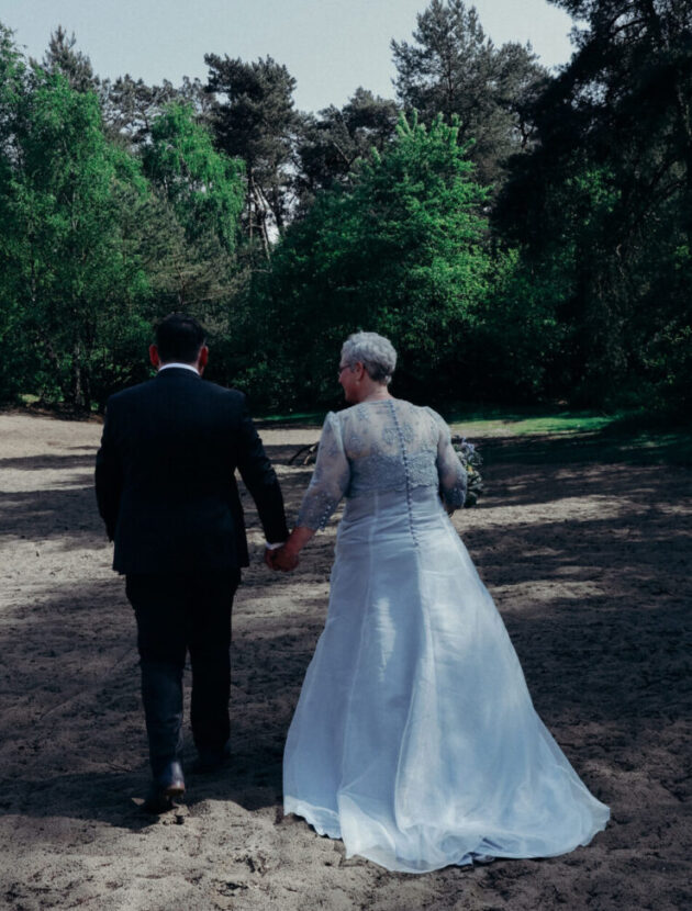 Mooie ijsblauwe trouwjurk