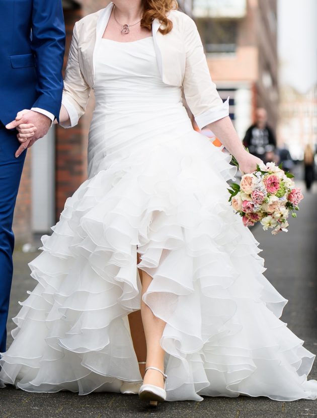 Mooie fit & flare trouwjurk met korte voorkant en lange achterkant